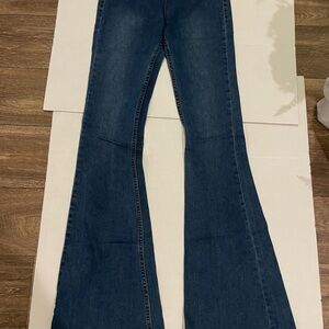 Newbury Kustom pull-on jeans in a dark wash and size Small